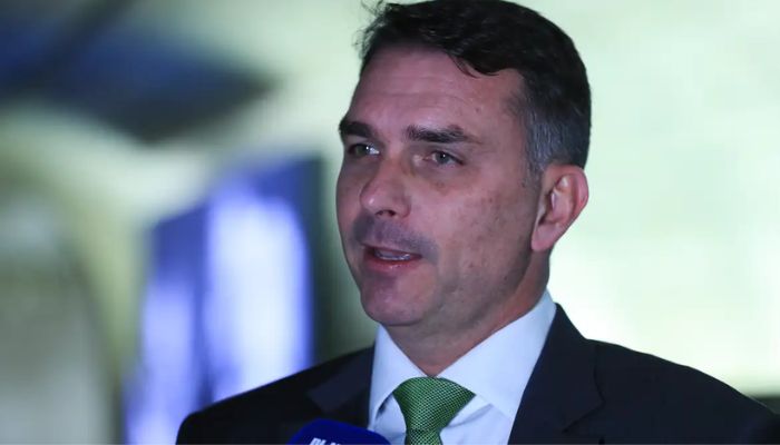  Deputados pedem investigação sobre relação entre Vorcaro e Flávio 